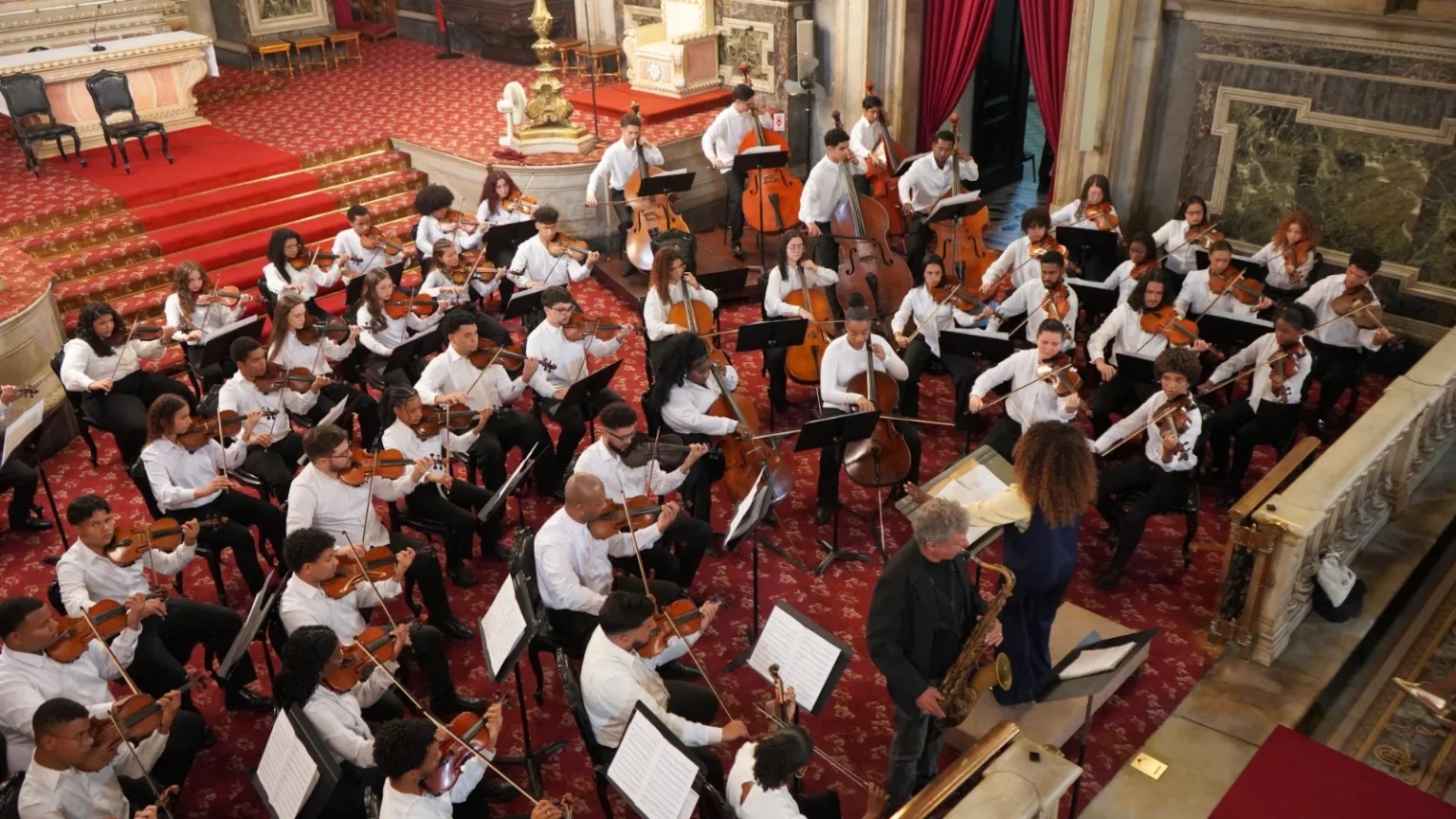 Orquestra de Cordas de Volta Redonda brilha no Rio Cello na Igreja da Candelária Orquestra de Cordas de Volta Redonda brilha no Rio Cello na Igreja da Candelária