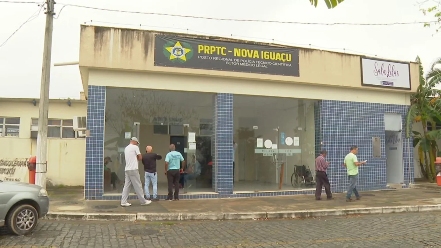 Famílias enfrentam longa espera para liberação de corpos no IML de Nova Iguaçu