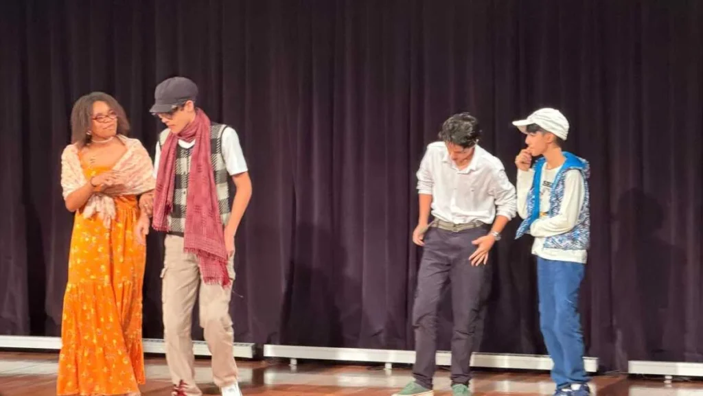 Alunos da Escola de Artes de São Pedro da Aldeia brilham no 19º Festival Niterói em Cena Alunos da Escola de Artes de São Pedro da Aldeia brilham no 19º Festival Niterói em Cena