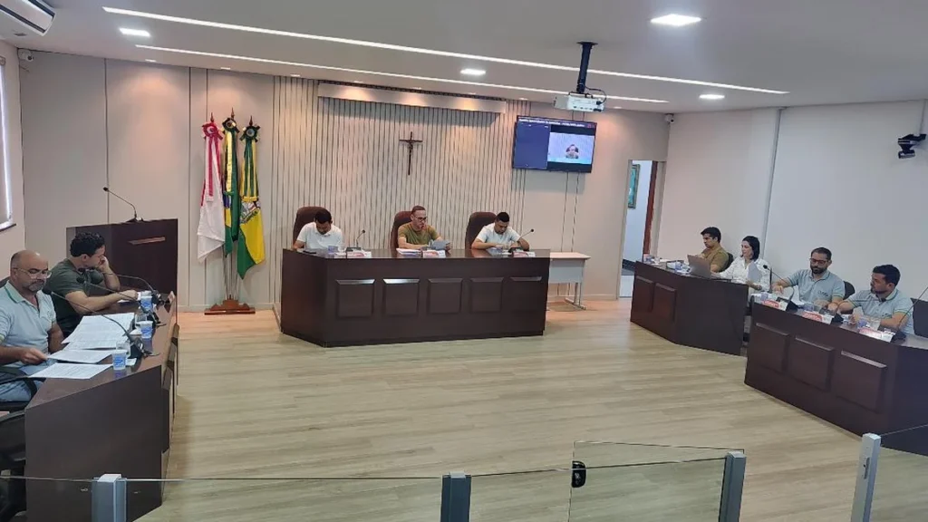 Câmara de São Gonçalo aprova cinco projetos e adia análise da LOA Câmara de São Gonçalo aprova cinco projetos e adia análise da LOA
