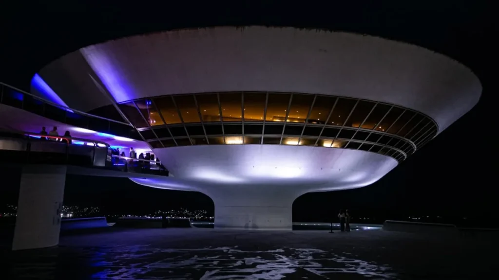 Celebração dos 30 anos do MAC: patrimônio cultural e arte contemporânea em Niterói