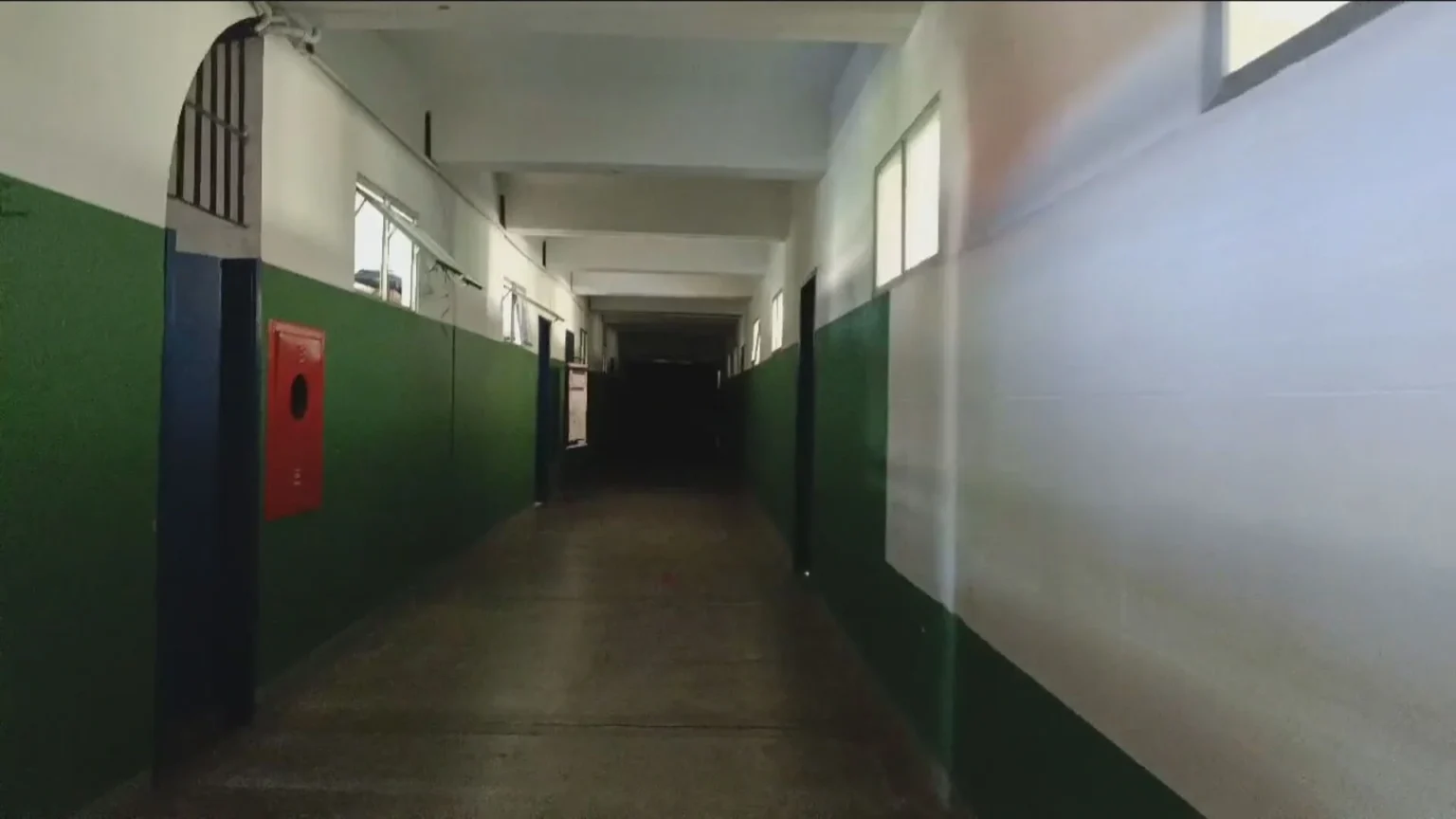 CIEP em Duque de Caxias segue sem energia após furto de cabos e afeta rotina de alunos CIEP em Duque de Caxias segue sem energia após furto de cabos e afeta rotina de alunos