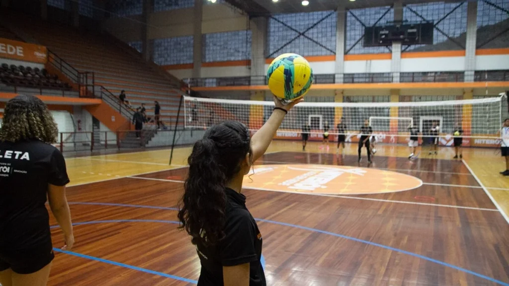 Federação do Rio oferece curso de vôlei para professores da Rede Municipal de Niterói Federação do Rio oferece curso de vôlei para professores da Rede Municipal de Niterói