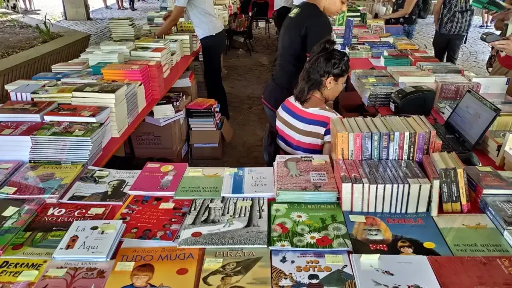 Feira do Livro da UFF em Niterói reúne debates e lançamentos imperdíveis