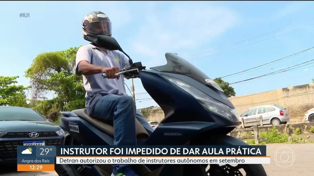 Instrutor autônomo de direção enfrenta intimidação durante aula em Niterói Instrutor autônomo de direção enfrenta intimidação durante aula em Niterói