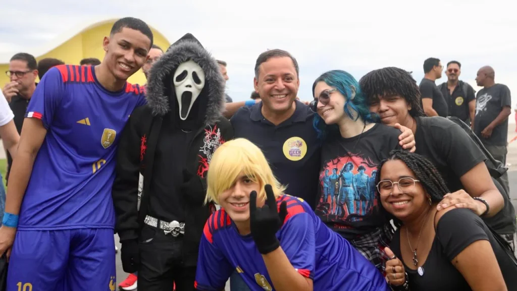 Prefeito Rodrigo Neves marca presença na Niterói Expo Geek com programação gratuita e diversificada