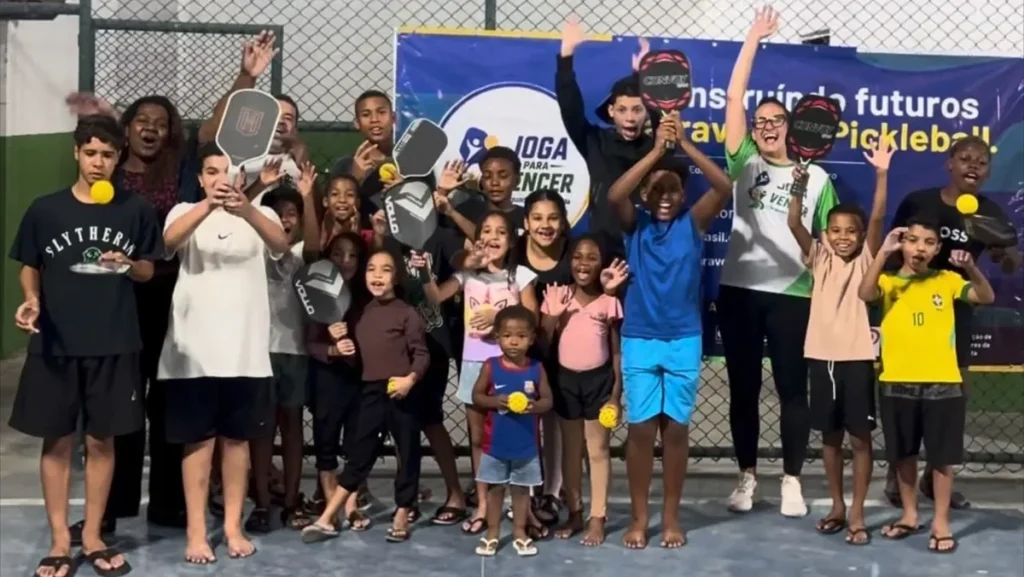 Projeto oferece aulas gratuitas de pickleball para jovens em Niterói Projeto oferece aulas gratuitas de pickleball para jovens em Niterói