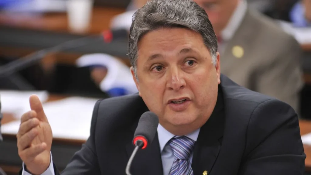 Quem é Garotinho: Perfil e Controvérsias do Candidato ao Governo do Rio Quem é Garotinho: Perfil e Controvérsias do Candidato ao Governo do Rio