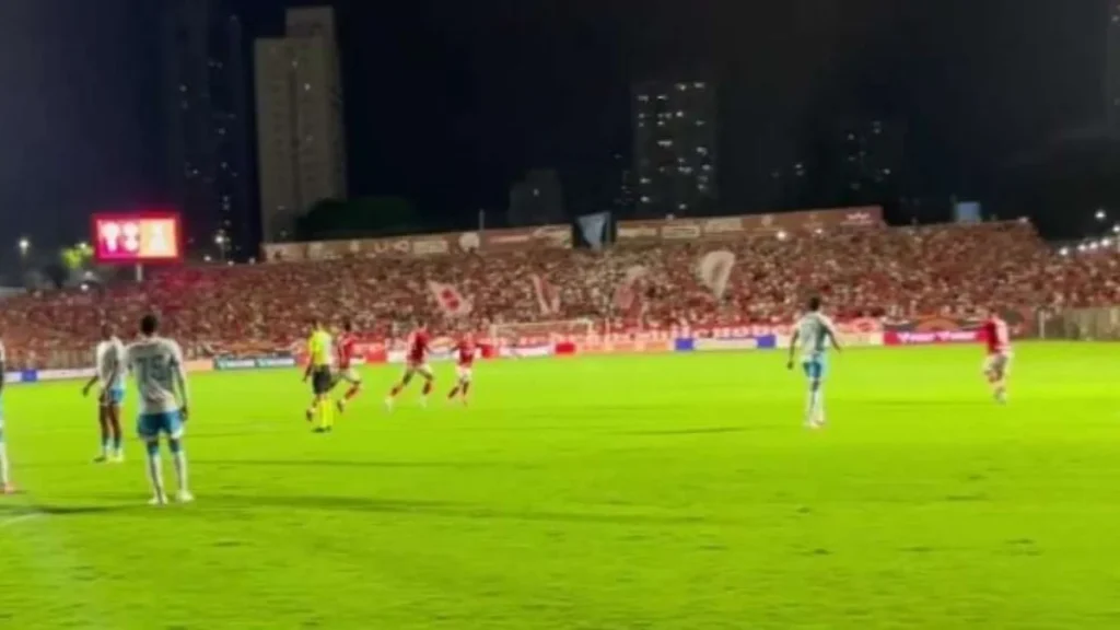 Vila Nova vence Londrina e assume liderança isolada da Série B com vantagem decisiva Vila Nova vence Londrina e assume liderança isolada da Série B com vantagem decisiva