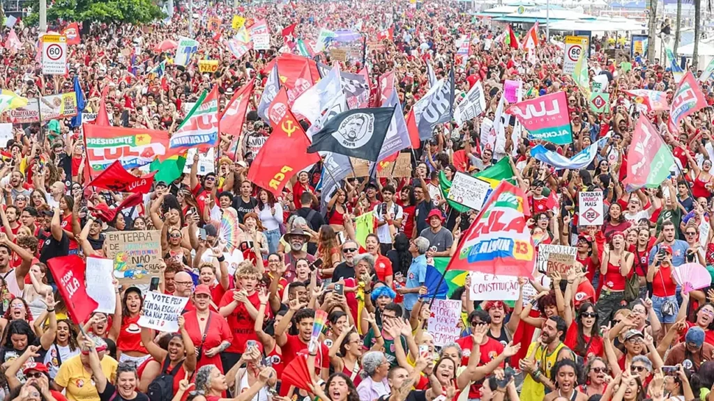 Apoiadores de Lula promovem ato no Rio e defendem fim da escala 6×1 Apoiadores de Lula promovem ato no Rio e defendem fim da escala 6×1