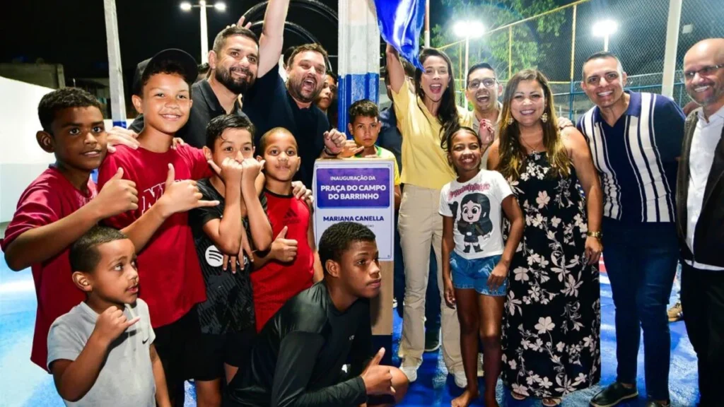 Belford Roxo inaugura nova USF e revitaliza quatro praças em noite histórica