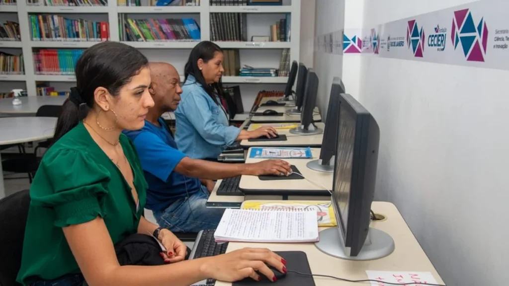 Escola de Educação de Jovens e Adultos em Niterói completa 50 anos transformando vidas Escola de Educação de Jovens e Adultos em Niterói completa 50 anos transformando vidas