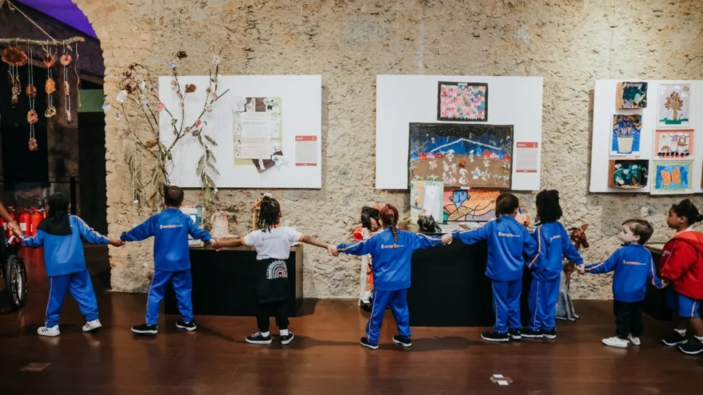 Estudantes da Rede Municipal de Niterói expõem trabalhos artísticos no Museu Janete Costa Estudantes da Rede Municipal de Niterói expõem trabalhos artísticos no Museu Janete Costa