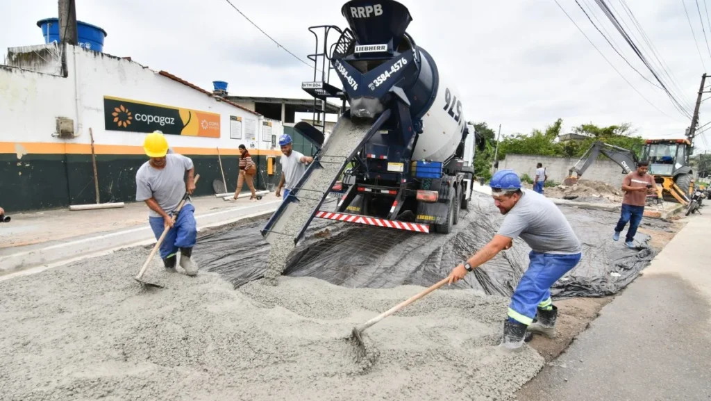 Prefeitura de Nova Iguaçu pavimenta Rua Rocha Freire e cria novo acesso à Estrada de Adrianópolis