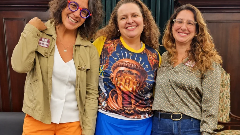 Um Oceano Delas lança clube de leitura em voz alta no Rio de Janeiro Um Oceano Delas lança clube de leitura em voz alta no Rio de Janeiro