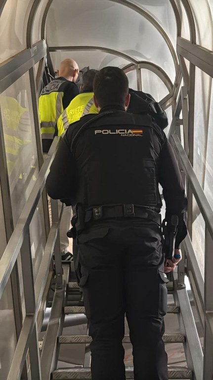 Polícia Federal Realiza Extradição de Brasileiro Envolvido em Tráfico de Drogas Polícia Federal Realiza Extradição de Brasileiro Envolvido em Tráfico de Drogas