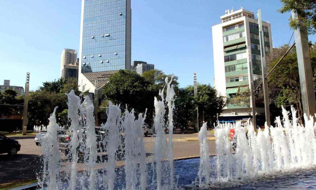 Savassi: 5 Motivos para Celebrar e 5 Críticas a um Ícone de Belo Horizonte Savassi: 5 Motivos para Celebrar e 5 Críticas a um Ícone de Belo Horizonte