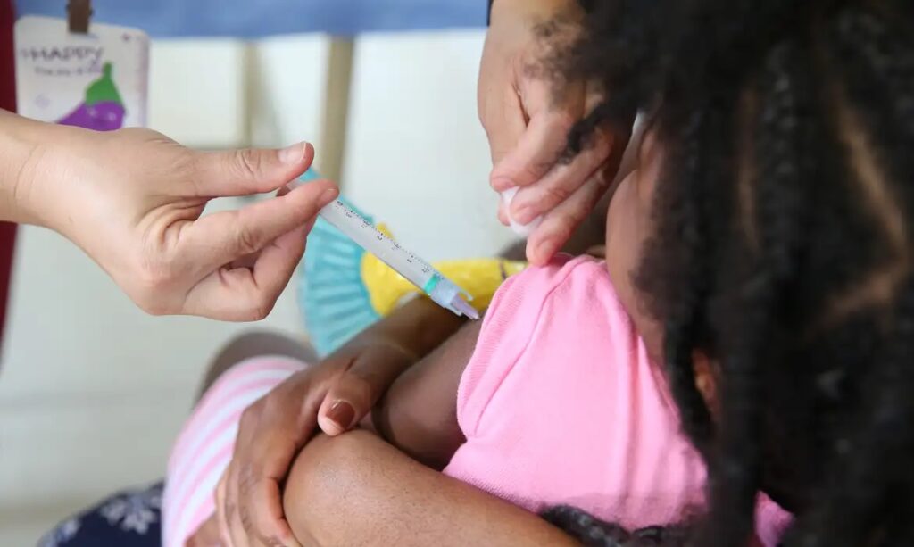 Vacinação Domiciliar para Autistas em Belo Horizonte: Um Avanço Necessário Vacinação Domiciliar para Autistas em Belo Horizonte: Um Avanço Necessário