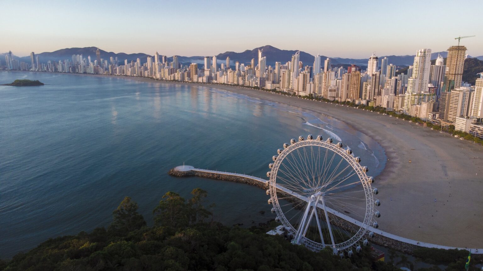 Balneário Camboriú: Cidade Mais Cara do Brasil para Comprar Imóvel em 2025