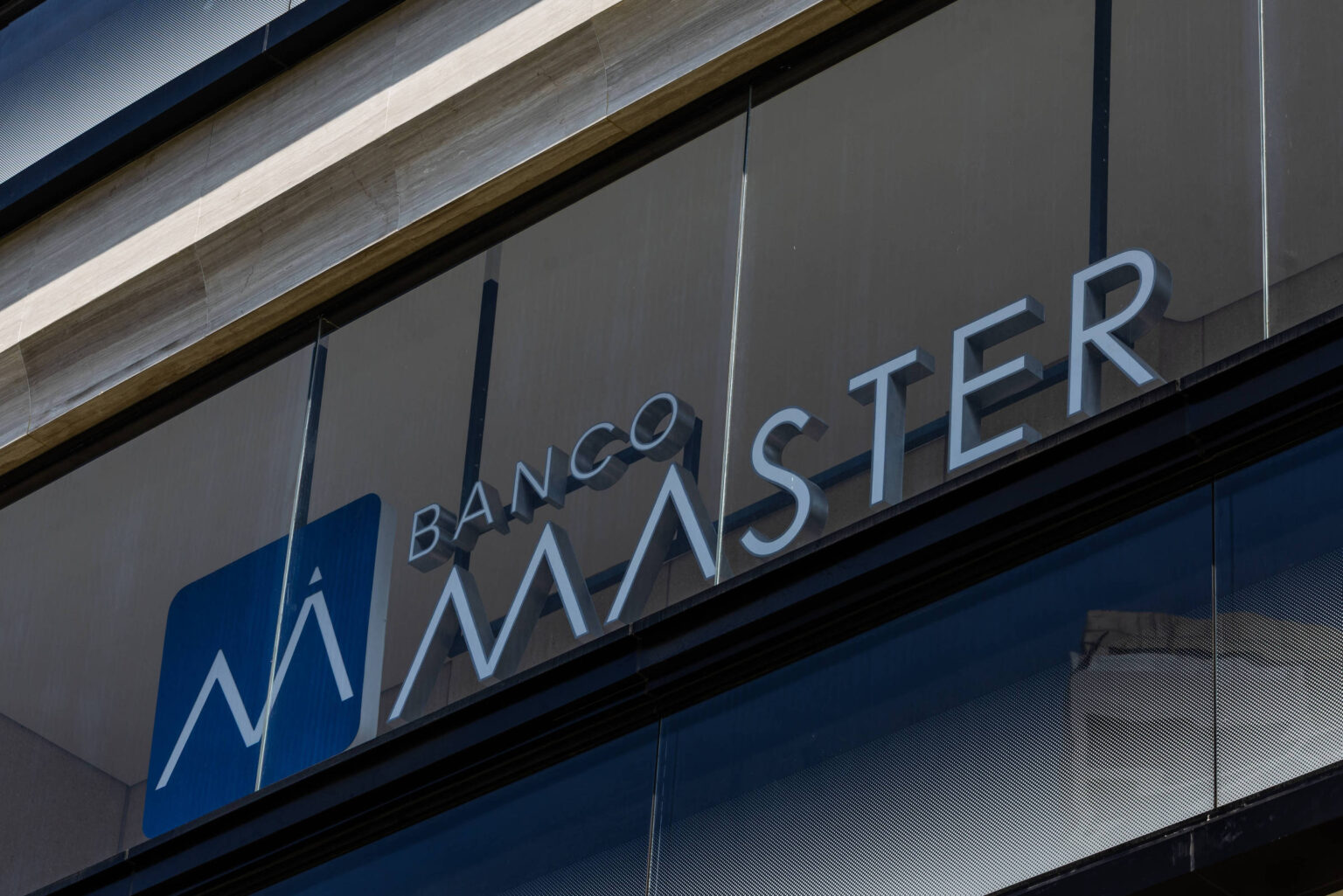 Banco Central Requer Congelamento de R$ 11,5 Bilhões de Fundos do Master por Suspeitas de Fraude Banco Central Requer Congelamento de R$ 11,5 Bilhões de Fundos do Master por Suspeitas de Fraude