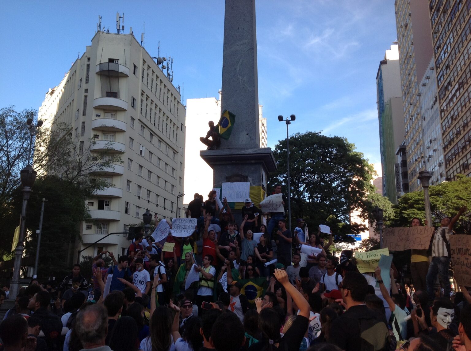 Belo Horizonte Mobiliza Protesto no Centro Contra Ação Militar dos EUA na Venezuela Belo Horizonte Mobiliza Protesto no Centro Contra Ação Militar dos EUA na Venezuela