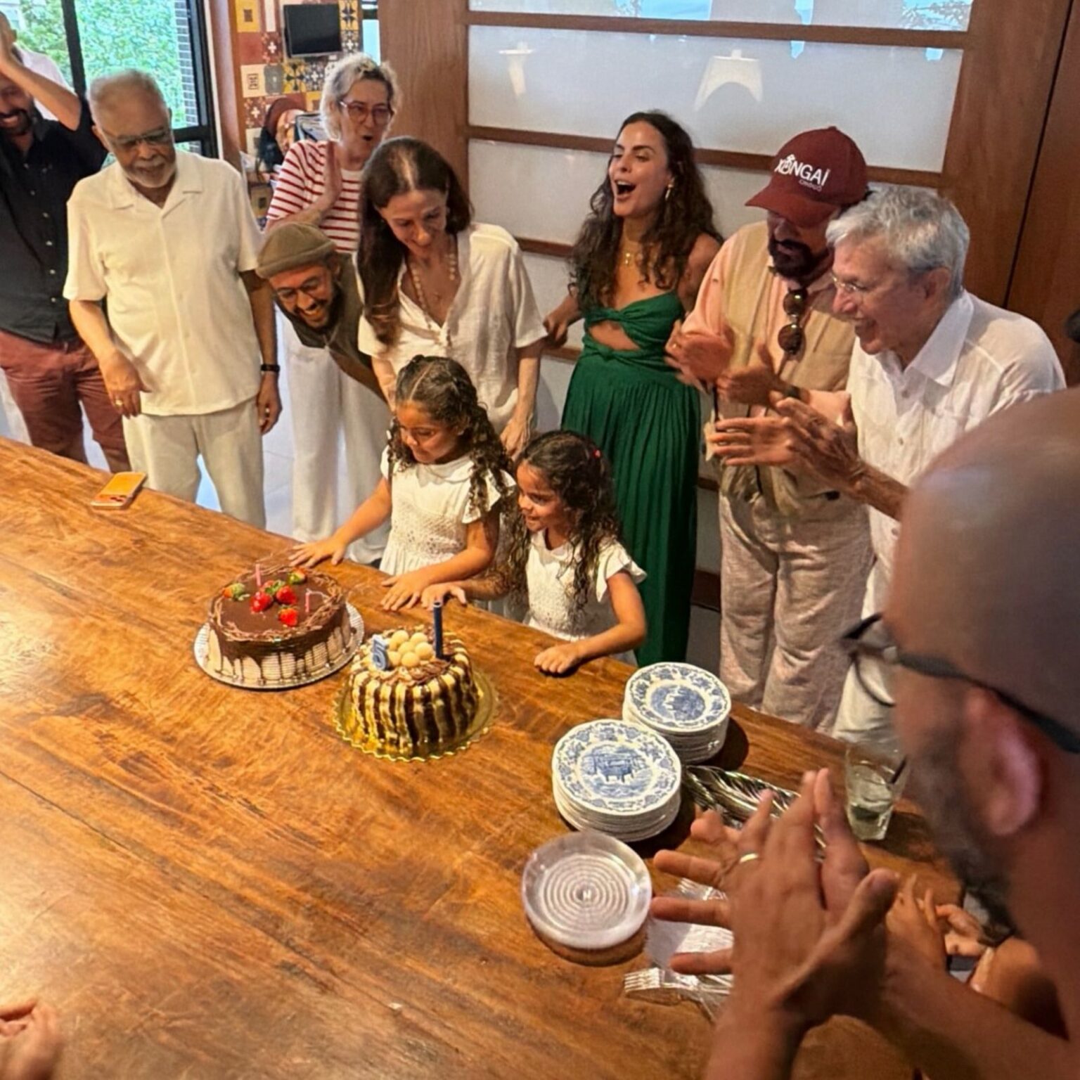 Caetano Veloso e Gilberto Gil se Reencontram em Salvador: Uma Celebração de Amizade Caetano Veloso e Gilberto Gil se Reencontram em Salvador: Uma Celebração de Amizade