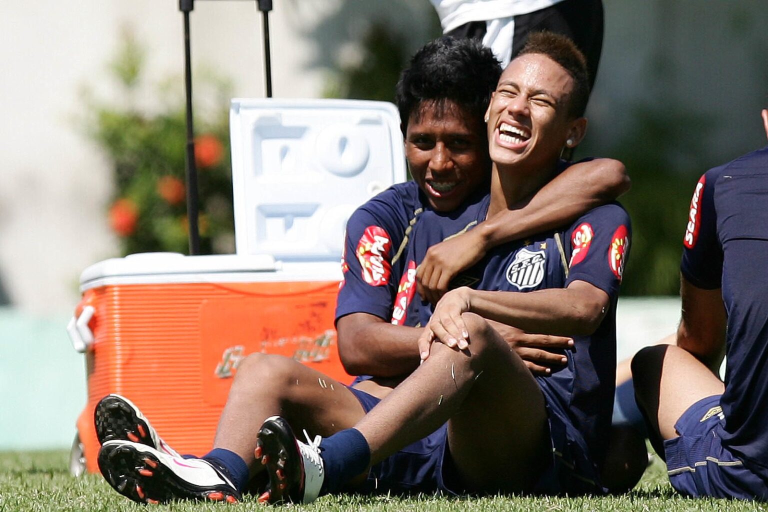 Ex-parceiro de Neymar no Santos se destaca em novo desafio no futebol amador Ex-parceiro de Neymar no Santos se destaca em novo desafio no futebol amador