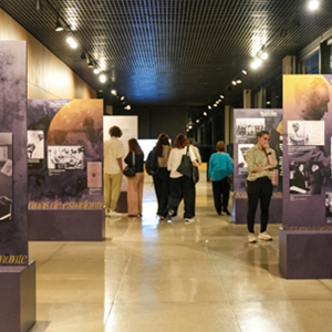 Exposição Gratuita Revela Vida e Obra de JK no Teatro Feluma Exposição Gratuita Revela Vida e Obra de JK no Teatro Feluma