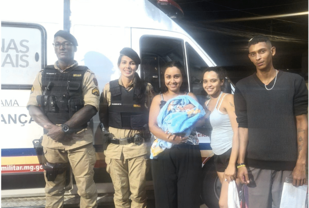 Heroína de farda: policial feminina salva bebê engasgado em Belo Horizonte
