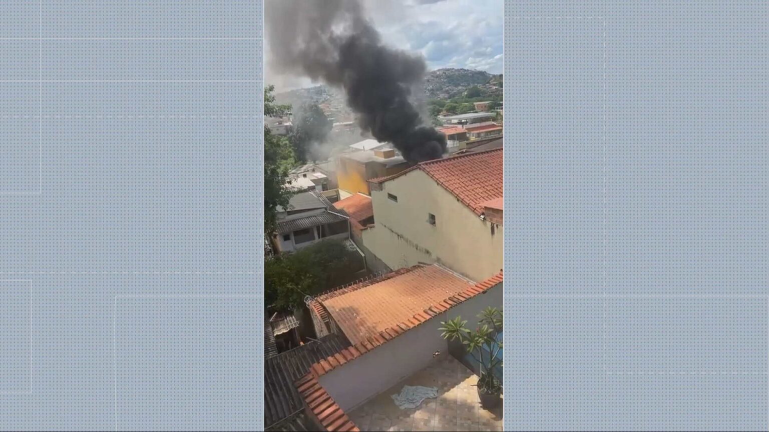 Homem incendeia casa da ex-namorada e foge em Belo Horizonte Homem incendeia casa da ex-namorada e foge em Belo Horizonte