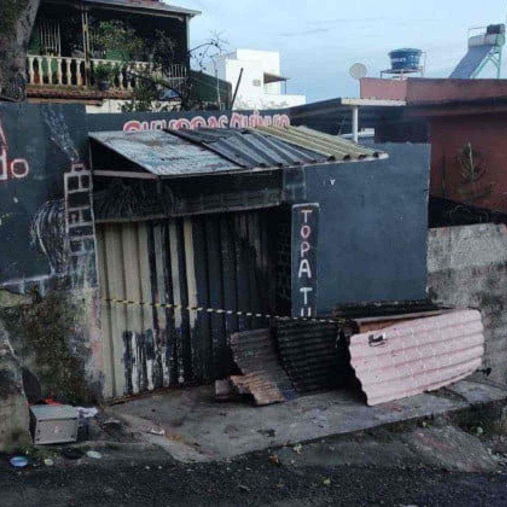 Incêndio em BH: Quatro Casas e um Comércio Atingidos no Bairro São Tomaz Incêndio em BH: Quatro Casas e um Comércio Atingidos no Bairro São Tomaz