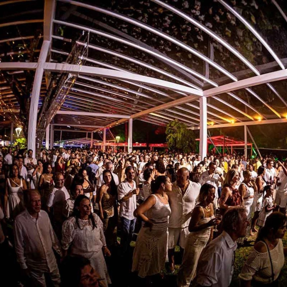Pampulha Iate Clube Celebra 65 Anos em Grande Estilo Pampulha Iate Clube Celebra 65 Anos em Grande Estilo