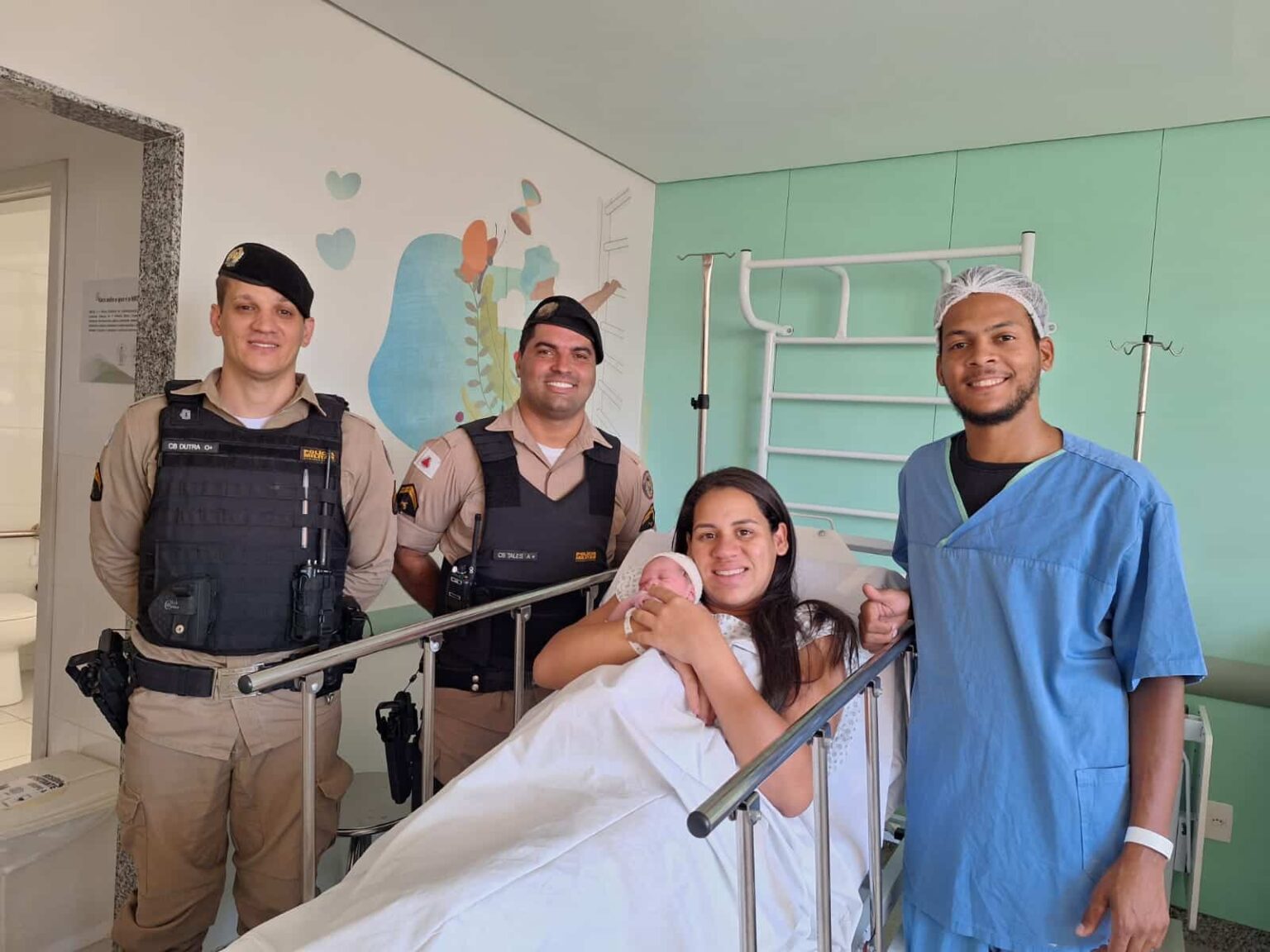Polícia Militar Realiza Parto de Emergência em Belo Horizonte: Heróis do Cotidiano Polícia Militar Realiza Parto de Emergência em Belo Horizonte: Heróis do Cotidiano