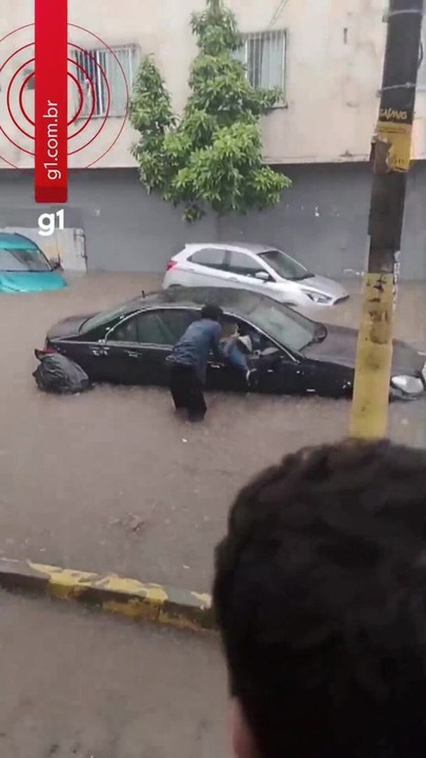 Temporal em Belo Horizonte: Granizo e Raios Causam Alagamentos e Trânsito Caótico Temporal em Belo Horizonte: Granizo e Raios Causam Alagamentos e Trânsito Caótico