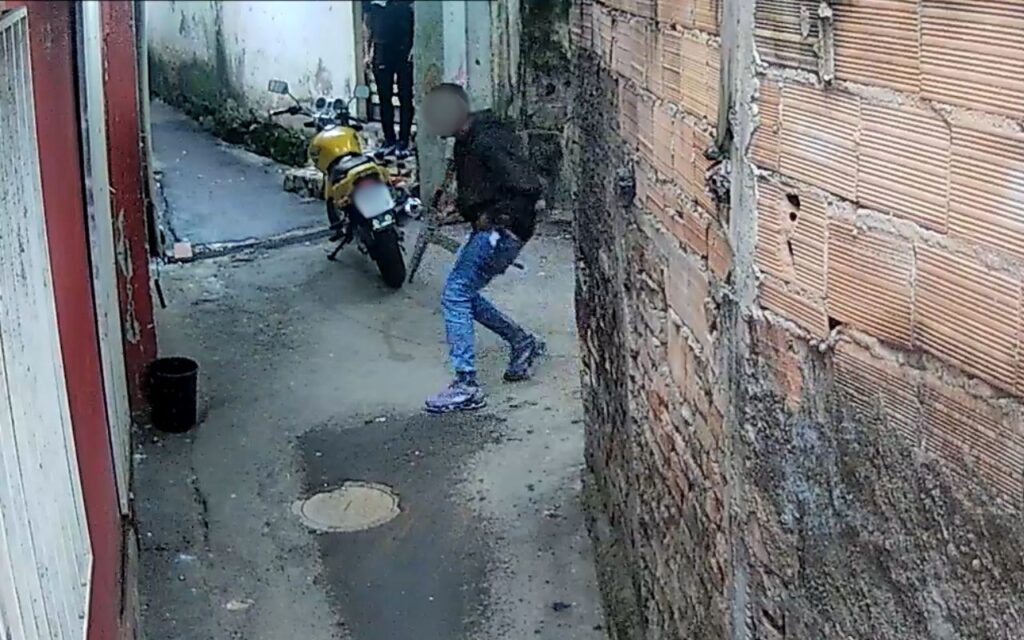 Traficante é morto em confronto com polícia em Belo Horizonte; família foi feita refém Traficante é morto em confronto com polícia em Belo Horizonte; família foi feita refém