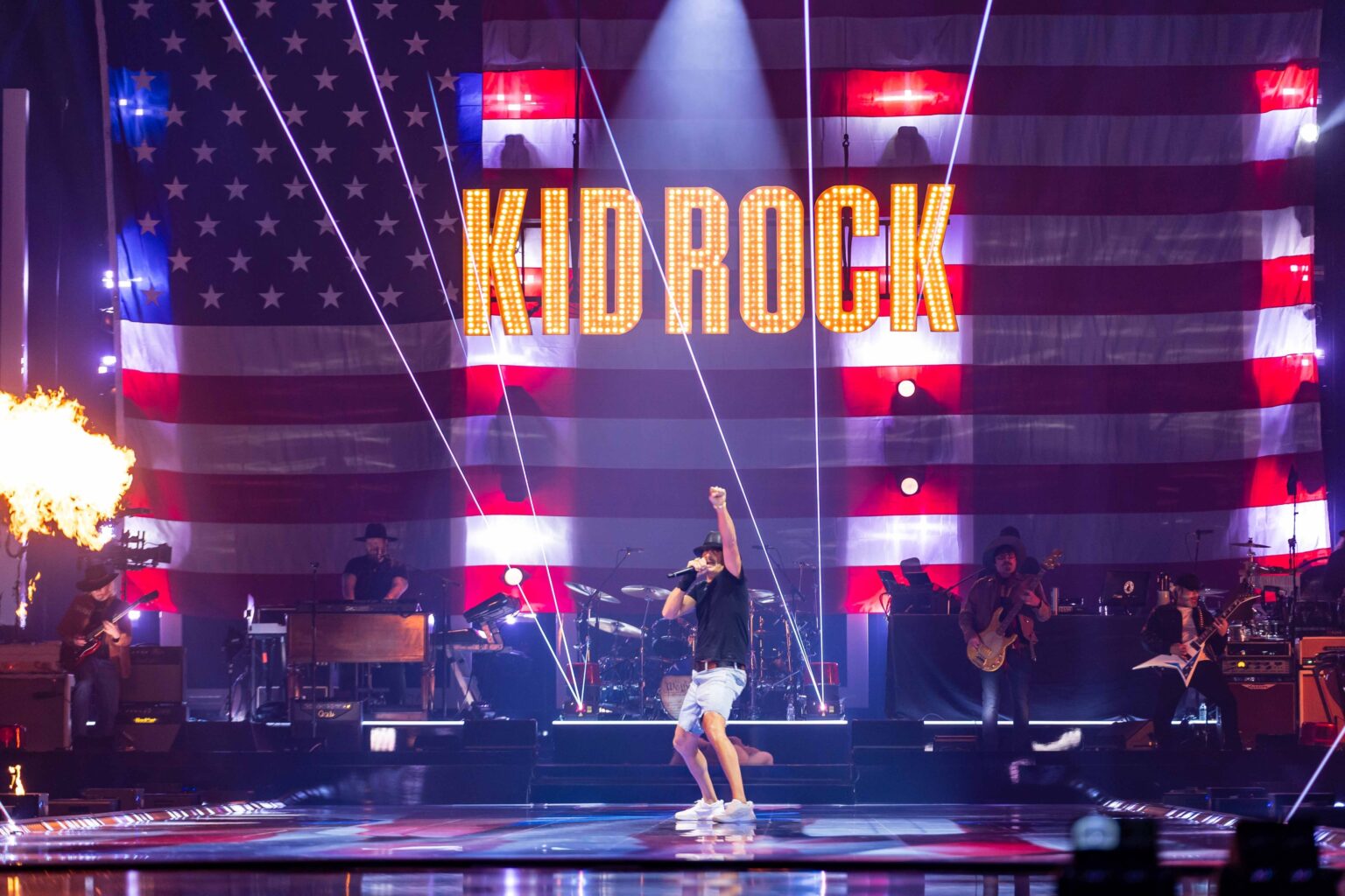 Charlie Kirk Promove Boicote a Bad Bunny e Lança Show Alternativo no Super Bowl