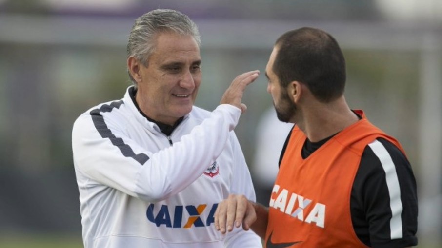 Desafio Inédito: Danilo Enfrenta Tite em Busca da Final do Mineiro Desafio Inédito: Danilo Enfrenta Tite em Busca da Final do Mineiro