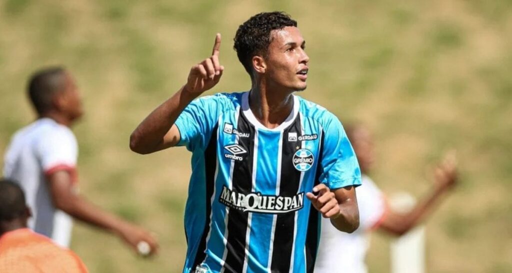 Grêmio Adquire Artilheiro da Copinha por Apenas R$ 500 Mil: Um Grande Negócio Grêmio Adquire Artilheiro da Copinha por Apenas R$ 500 Mil: Um Grande Negócio