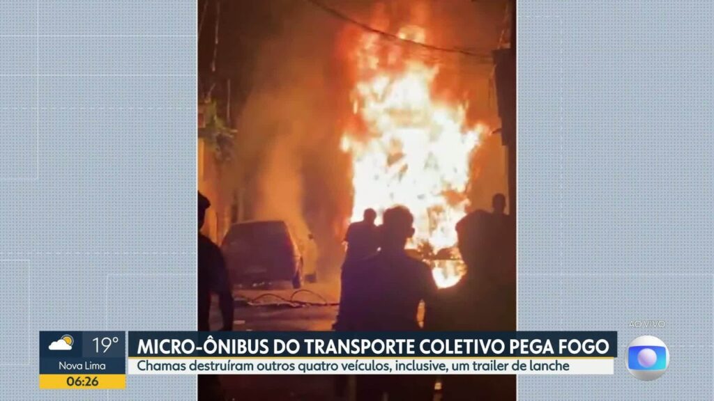 Incêndio Destrói Micro-ônibus e Quatro Veículos em Belo Horizonte; Confira o Vídeo