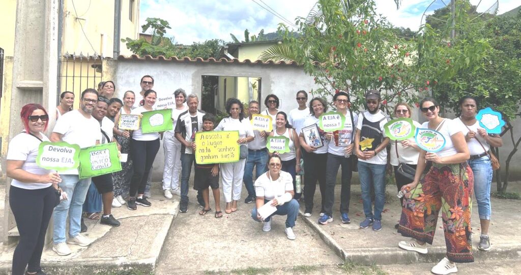 Protestos na Escola Estadual João Cotta: Comunidade Clama por Educação em Timóteo Protestos na Escola Estadual João Cotta: Comunidade Clama por Educação em Timóteo