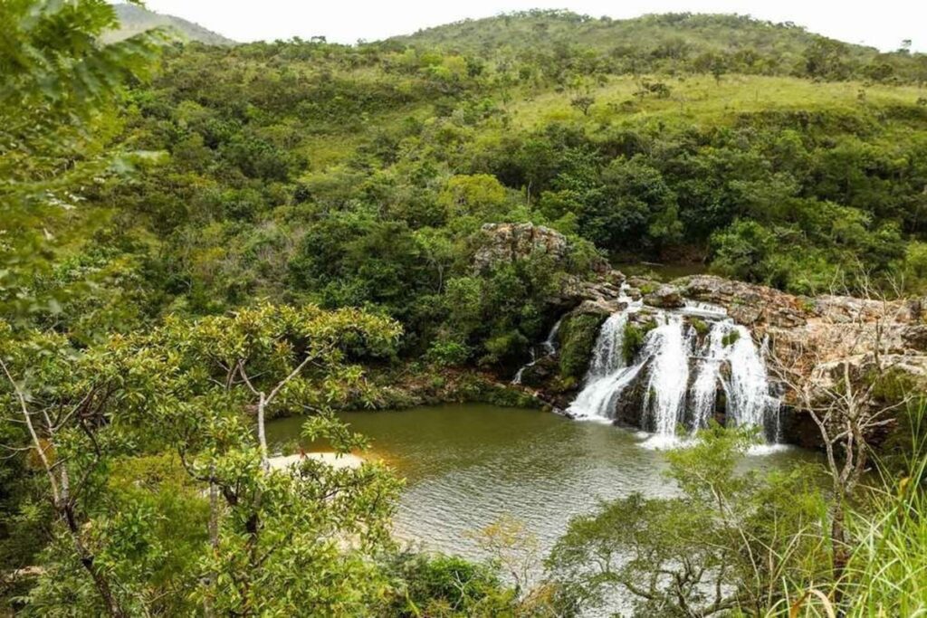 Tragédia em Cachoeira: Pai Salva Filha e Acaba Afogado em Minas Gerais