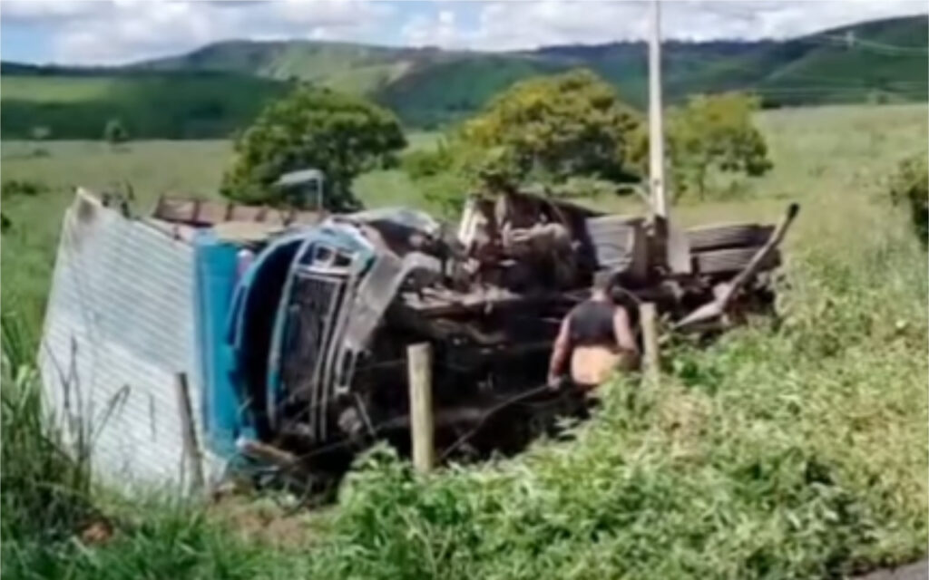 Tragédia na BR-381: Acidente entre caminhão e três veículos resulta em um morto e cinco feridos Tragédia na BR-381: Acidente entre caminhão e três veículos resulta em um morto e cinco feridos