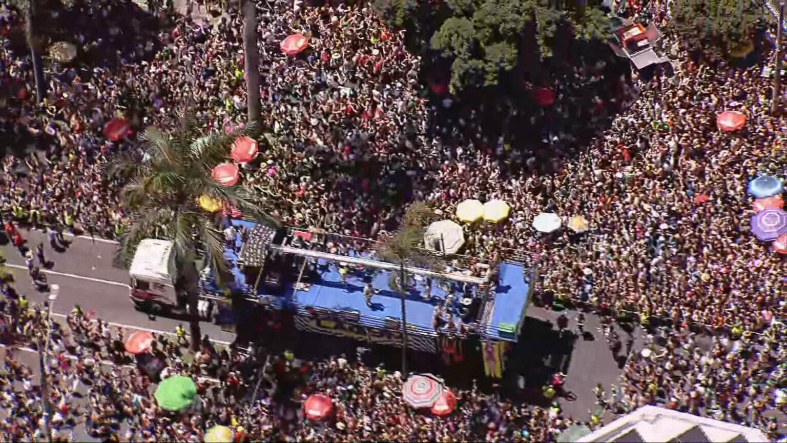 Carnaval em Belo Horizonte: Multidão e Alegria nas Ruas no Domingo de Folia Imagem do artigo