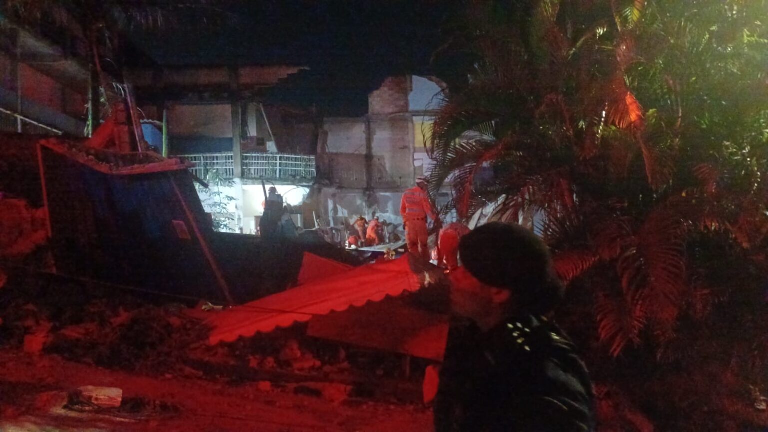 Desabamento de Asilo em Belo Horizonte: Tragédia Deixa Mortos e Soterrados Desabamento de Asilo em Belo Horizonte: Tragédia Deixa Mortos e Soterrados