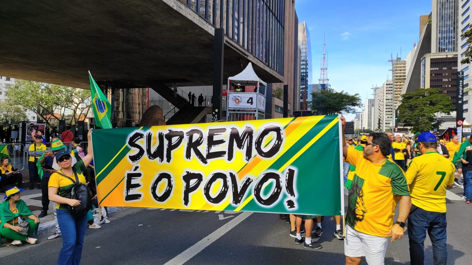 Direita se Mobiliza na Avenida Paulista: Pautas e Lideranças em Debate Direita se Mobiliza na Avenida Paulista: Pautas e Lideranças em Debate