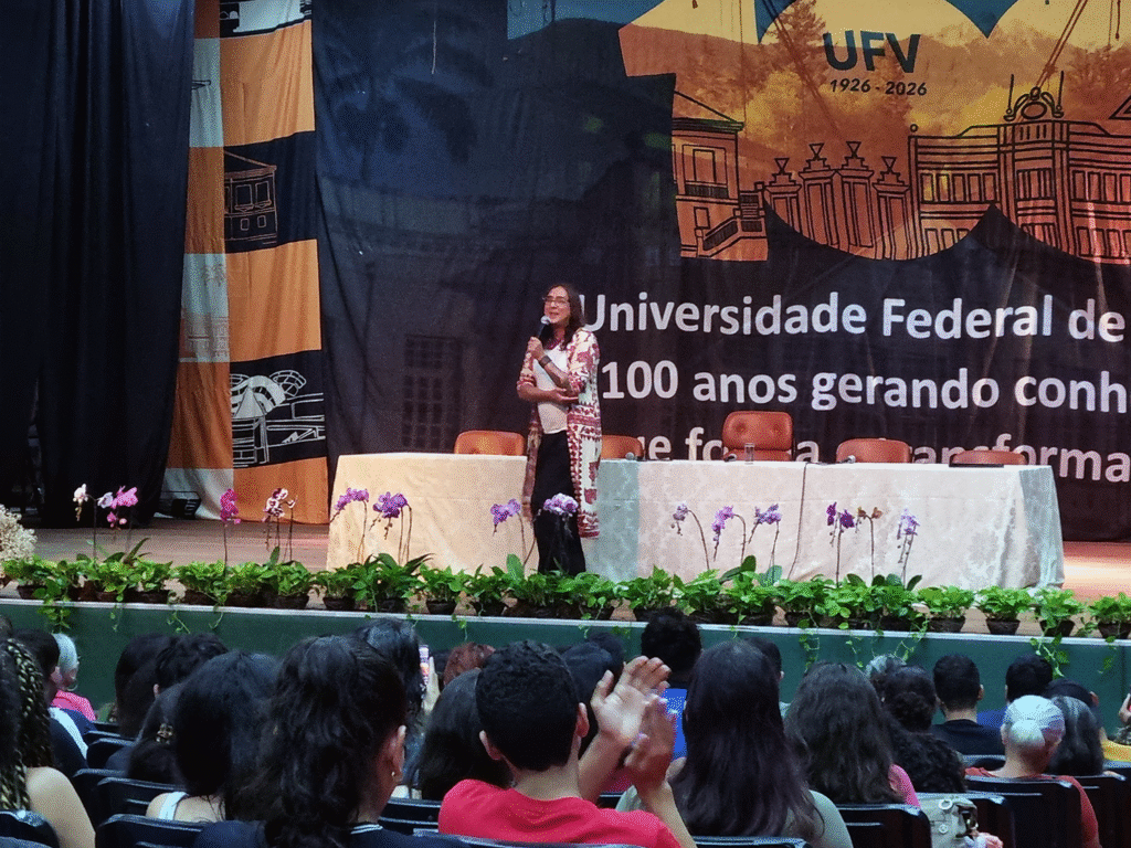 Duda Salabert Enfatiza Educação e Política em Evento na UFV Duda Salabert Enfatiza Educação e Política em Evento na UFV