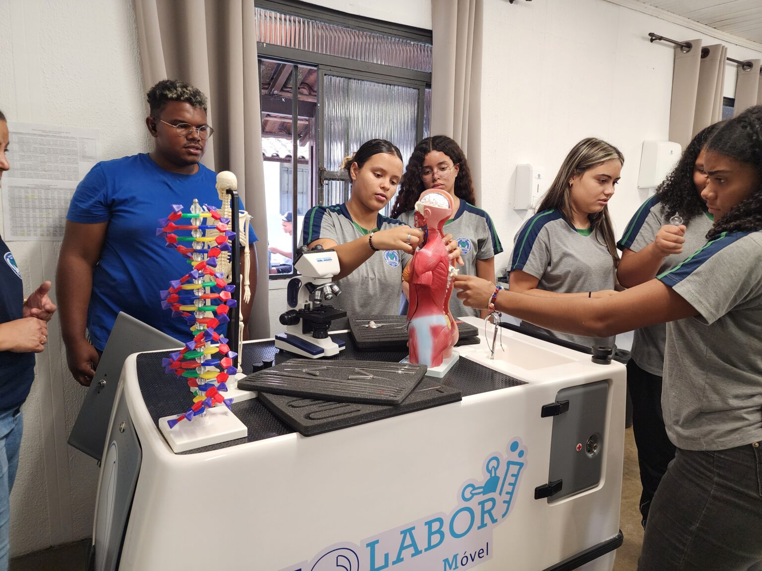 Formação Potencializa Uso de Laboratórios Móveis e Enriquece Aulas Práticas na Rede Estadual