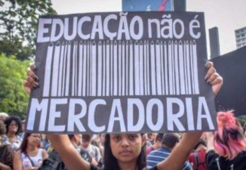 Leilões de Escolas: A Politica de Privatização do Governo Zema em Minas Gerais Leilões de Escolas: A Politica de Privatização do Governo Zema em Minas Gerais
