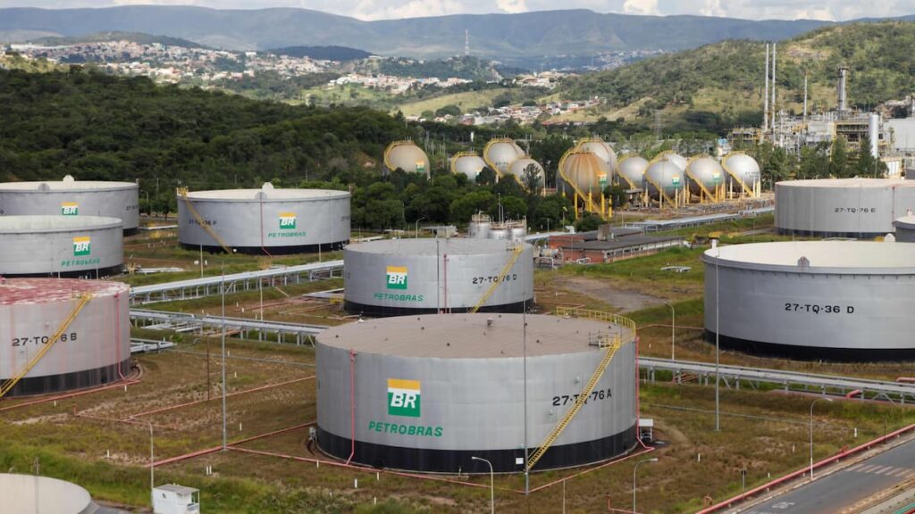 Lula Anuncia Investimentos de R$ 3,8 Bilhões da Petrobras para Regap em Betim Lula Anuncia Investimentos de R$ 3,8 Bilhões da Petrobras para Regap em Betim