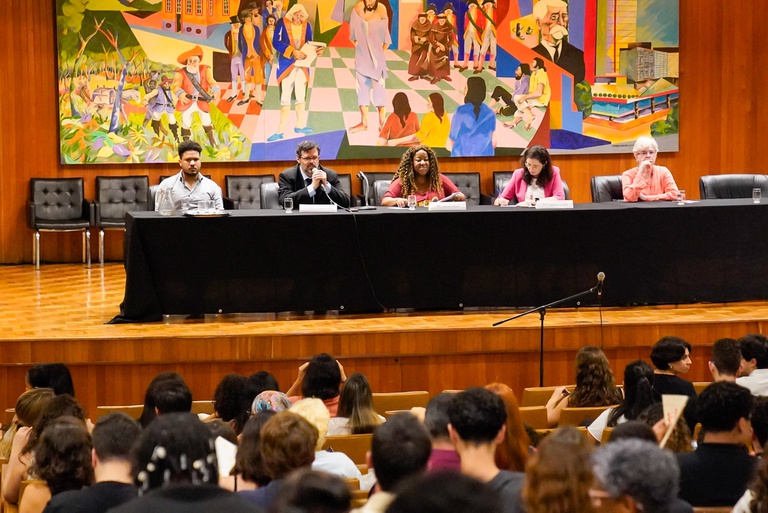 Ministra Macaé Evaristo discute direitos humanos com influenciadores e estudantes em Minas Gerais Ministra Macaé Evaristo discute direitos humanos com influenciadores e estudantes em Minas Gerais